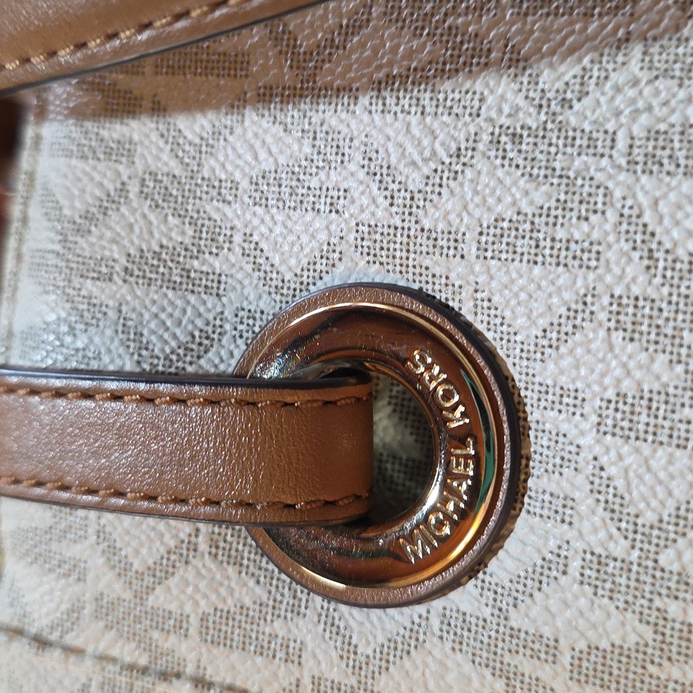 Michael Kors Jet Set Logo Print Tote - Picture 16 of 16